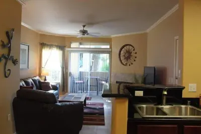 Luxueuse unité sud-ouest au rez-de-chaussée avec 1 chambre