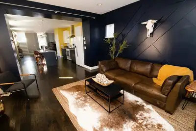 Image de Belle maison moderne dans l'un des meilleurs quartiers 1. 5 miles du centre-ville! !