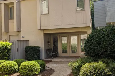 Image de 3br / 3. 5ba Plantation Club Villa / Sea Pines / courte promenade de la plage