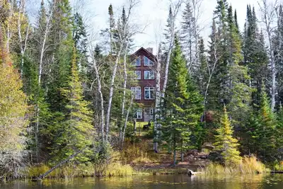 Image de Magnifique Lake Lodge Escape! Jacuzzi * Deck * Wifi * Feu de camp * PingPong * Couchers de soleil * Tranquille