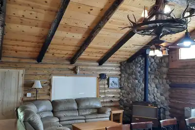 Image de Cabane en rondins fabriqués à la main, à quelques minutes de votre aventure en plein air