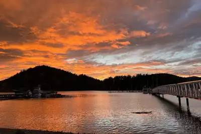 Image de Cornet Bay accueil à Deception Pass State Park, 100 pieds de la plage, immense cour animaux ok
