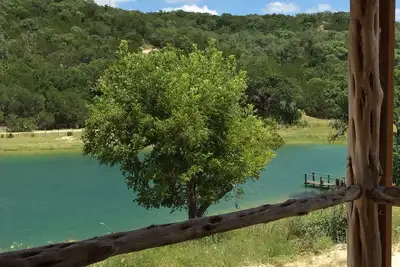 Image de Mimi's Mansion At Stacy Ranch, cabine sur 120 acres entre Ingram et Hunt, Tx