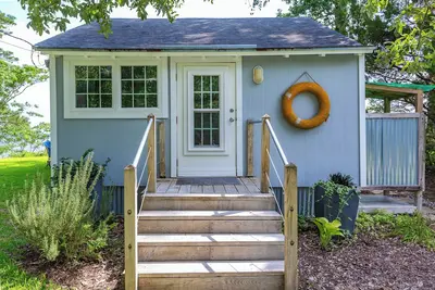 Image de Appelez My Bluff- Quaint Cottage Surplombant la rivière Neuse. Lune de miel parfaite! !