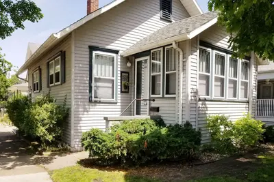 Image de Mignon Corner Cottage dans Downtown St. Joseph