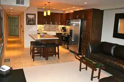 Image de Condo de luxe 1br / 1ba à flanc de montagne - Wifi gratuit dans l'unité - ÉNORME Douche