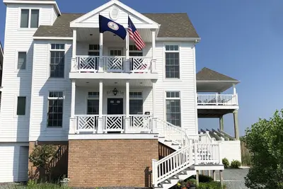 Image de Élégante résidence au bord de l'eau, près du centre-ville, magnifiques couchers de soleil, ascenseur
