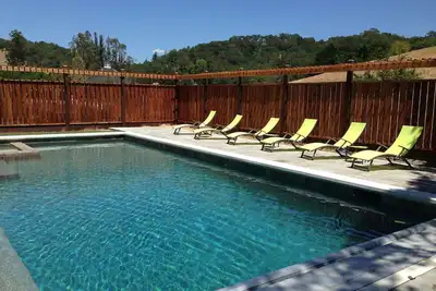 Image de Healdsburg: retraite au pays du vin - sérénité, natation et solitude