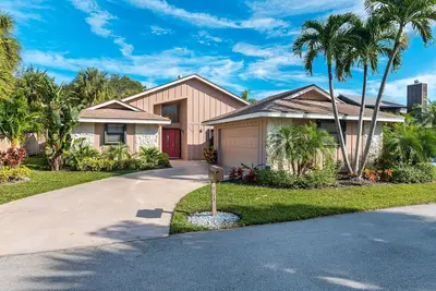 Image de Jupiter Beach House W / Pool - Marchez jusqu'à la plage et l'inlet de Jupiter