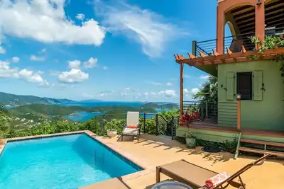 Image de Someday Isle: Vue, Piscine, 1-3 Br, Nouvelle cuisine et Lv, jardins, grand rassemblement.