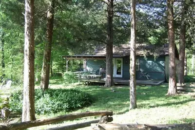 Image de Cabane rustique Honeybear avec une vue imprenable sur la rivière Ouachita, Animaux acceptés