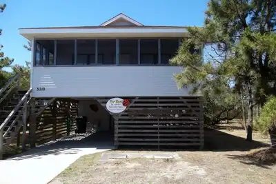 Image de The Lady Bug, traditionnel Nags Head Charm Près de la plage Restaurants Attractions