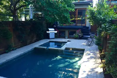 Piscine ouverte jusqu'à la première semaine de Nov ** au 88f House On The Beach à Toronto