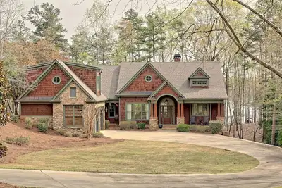 Image de Spectaculaire maison de style artisan dans un beau quartier fermé sur le lac