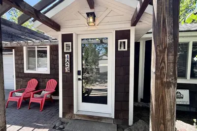 Image de Cinder Cone Cottage-Hot Tub, vélos, à pied! Un coup de pierre dans la courbe