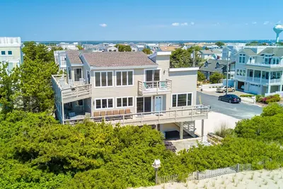 Image de En bord de mer! Près de 100 pieds de vie bord de l'océan. Vues Galore! Beach Haven Parc