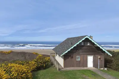 Image de Terrasse et accès à la plage face à l'océan