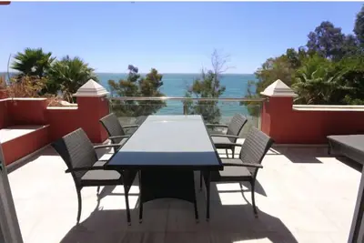 Image de Appartement moderne, première ligne, vue sur mer, Près de la plage, du supermarché et de la ville