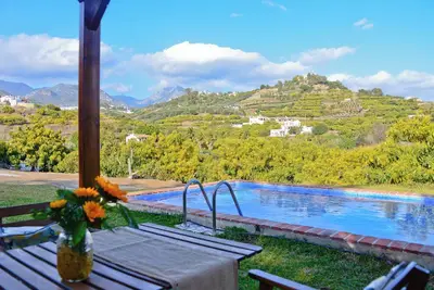 Image de Maison de campagne avec piscine, patio et vue panoramique