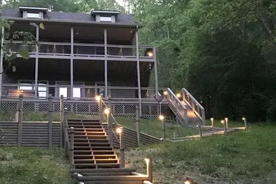 Image de Hiwassee Haven. . . Toutes les commodités. . . (Dock couvert, Firepit, Bateau à pédales, Hot Tub. .