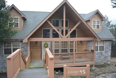 Image de Lodge familial niché dans les bois - à côté de Silver Dollar City!