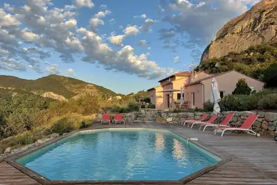 Image de Villa avec piscine et vue imprenable