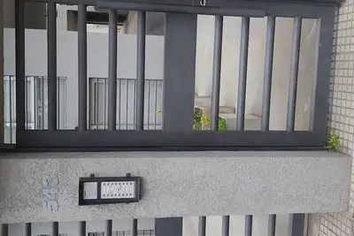 Image de complexe d'appartements brun
