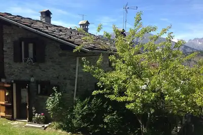 Image de Feature Mountain House avec Terrasse Vue d'ensemble