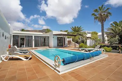 Image de Maison climatisée avec piscine, jardin, terrasse, Wi-Fi et vues spectaculaires