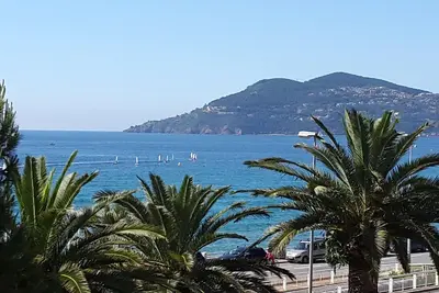 Image de La plage à 1 minute à pied, superbe \nvue mer, parking privé, terrasse.