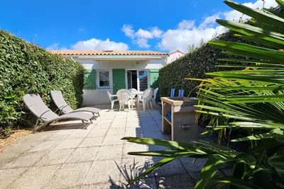 Image de Maisonnette Proche Plage avec Piscine, Terrasse & Animaux Acceptés