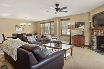 Image de 4br Luxury Summer 351 $, Winter 567 $ - Billet de remontée quotidien gratuit pendant la saison de ski