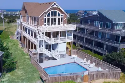 Image de Avon en bord de mer avec vue panoramique, bain à remous, ascenseur, GameRm, à quelques pas de la plage