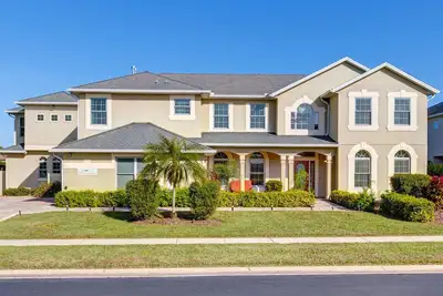 Image de Villa au bord du lac «Star Lake Manor» avec théâtre et salle de jeux