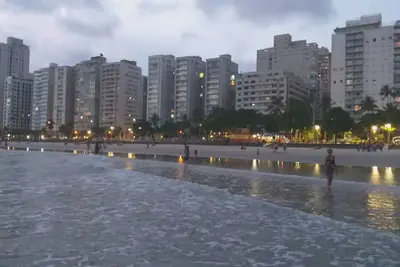 Image de Pitangueiras Beach - Balcon Avec Belle Vue Mer - Great Location!