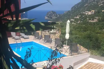 Image de Odysseas Bungalow-Relax et profiter de la vue sur la mer sans fin à partir de votre balcon.