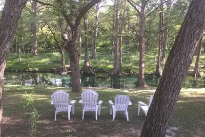 Image de Le rivage de Cypress Creek est la cour arrière.