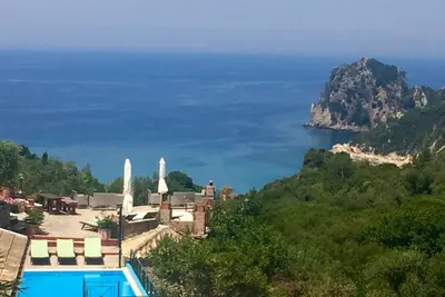 Image de Sapphire Villa - A Piece Of Harmony et de détente avec un jardin privé.