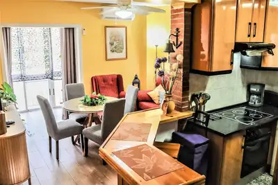 Image de Appartement touristique avec charme, pour 4 personne, 5 minutes à pied des plages. Proprietaire polyglote. Idealement situé Plages, histoire et gastronomie.