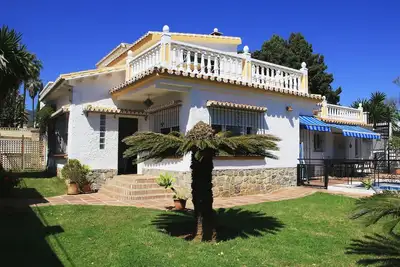 Image de Superbe Villa Familiale De Puerto Marina. Piscine privée chauffée, jacuzzi, billard!