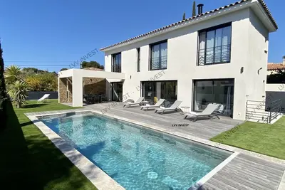 Image de Superbe villa neuve avec piscine chauffée, 300 m de la plage, à Sanary - Bandol
