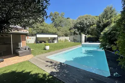 Image de Centre - Maison de Charme de 200 M2 avec Piscine et Spa. Calme et Résidentiel