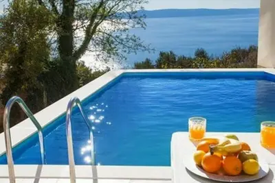 Image de Villa Lina avec piscine et vue imprenable sur la mer