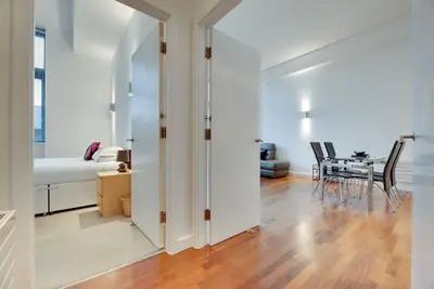 Image de Crown Apartments By Week2Week