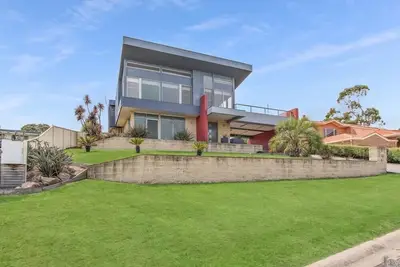 Image de Nautilus - Maison de vacances moderne avec vue sur l'eau