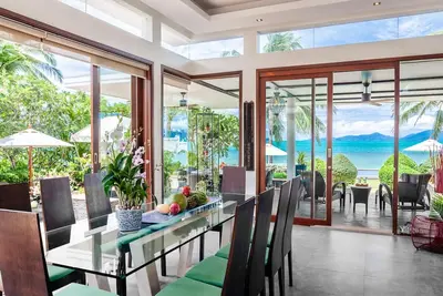 Image de Salon de luxe 5 chambres en bord de mer