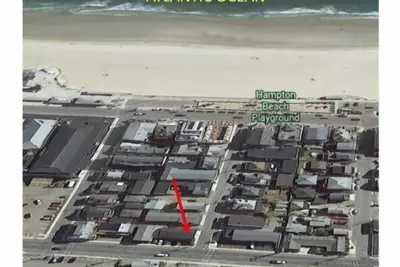 Image de Emplacement! Emplacement! Emplacement! - \"Sunrise at the Beach\" - Courte promenade à la plage!