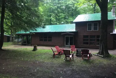 Image de Maison Adirondack Rustique Sur L'ÉTANG FRANÇAIS / Plage PRIVÉE Sandy