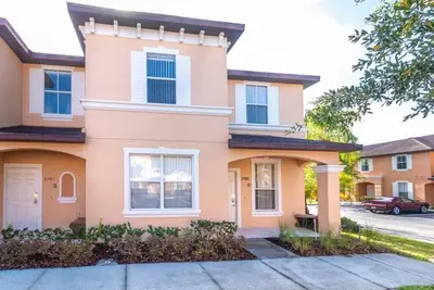 Image de Belle maison de ville Regal Oaks située derrière la vieille ville