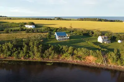 Image de Récemment rénové Ocean Front propriété dans la rivière des Français seulement quelques secondes de la plage